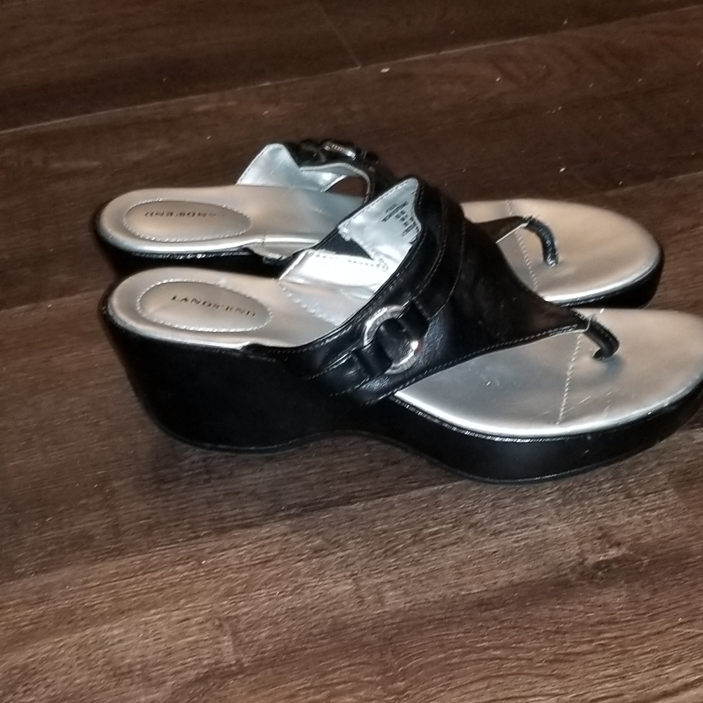 Ladies like new landsend sandals